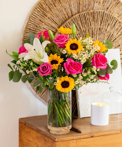 Fresh flowers from the Bloomsy Deluxe subscription, sourced from Fair Trade farms.